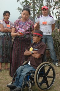 Rosanda Pacay, jefa editorial de conectandoatitlan.org y Antonio Mendoza Cuá, corresponsal  de Santiago Atitlán 