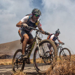Francis de Canadá y Gustavo de Alemania en el Volcán Masaya