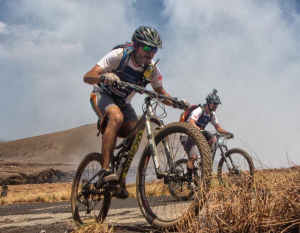 Francis de Canadá y Gustavo de Alemania en el Volcán Masaya