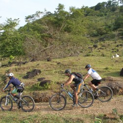 Freder Ortega de Nicaragua seguido por Francis Laporte de Canadá y el alemánnicaragüense Immanuel Zerger